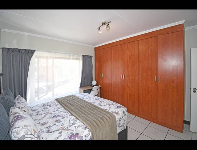 2 BEDROOM APARTMENT FOR SALE IN SUNNINGHILL
